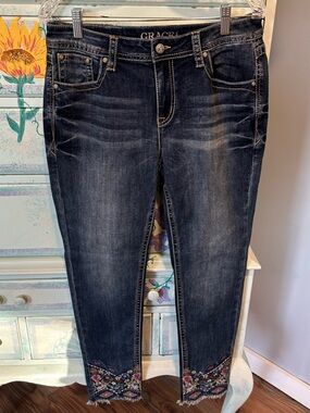 Grace Dark Blue Ankle Jeans with Embroidered Accents